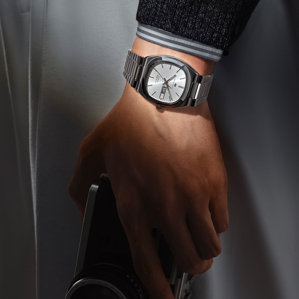 Day-date Calendar Tonneau Case Dress Watch 34mm