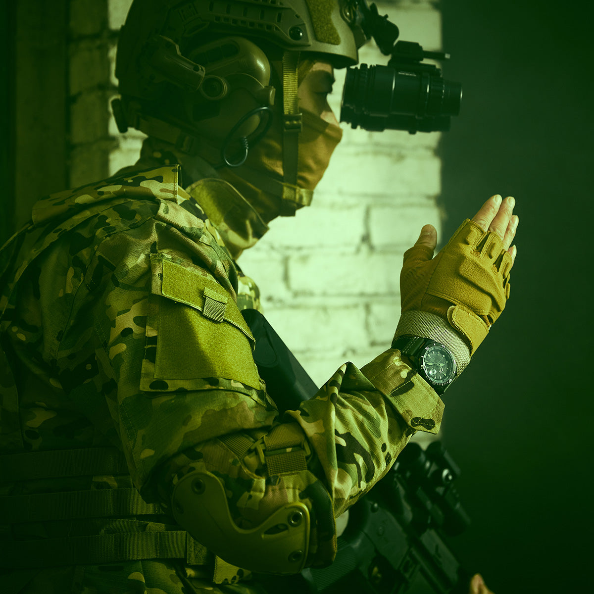 Dongfeng Series Carbon Fiber Dial Tactical Watch 44mm