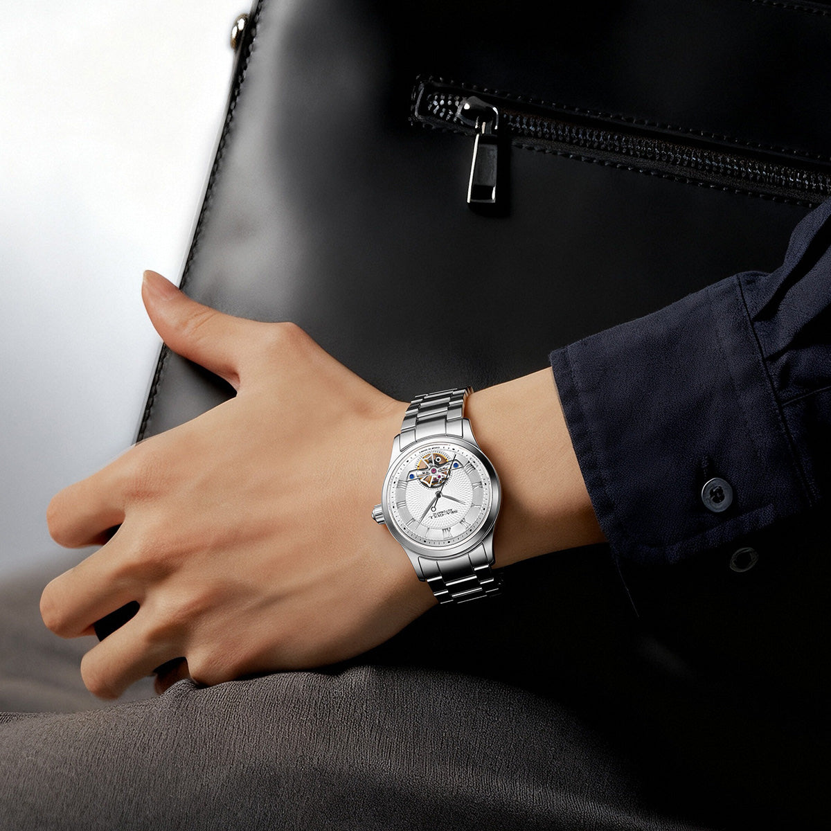 Montre automatique 39mm cadran guilloché à volant d'inertie ouvert (Open Heart)